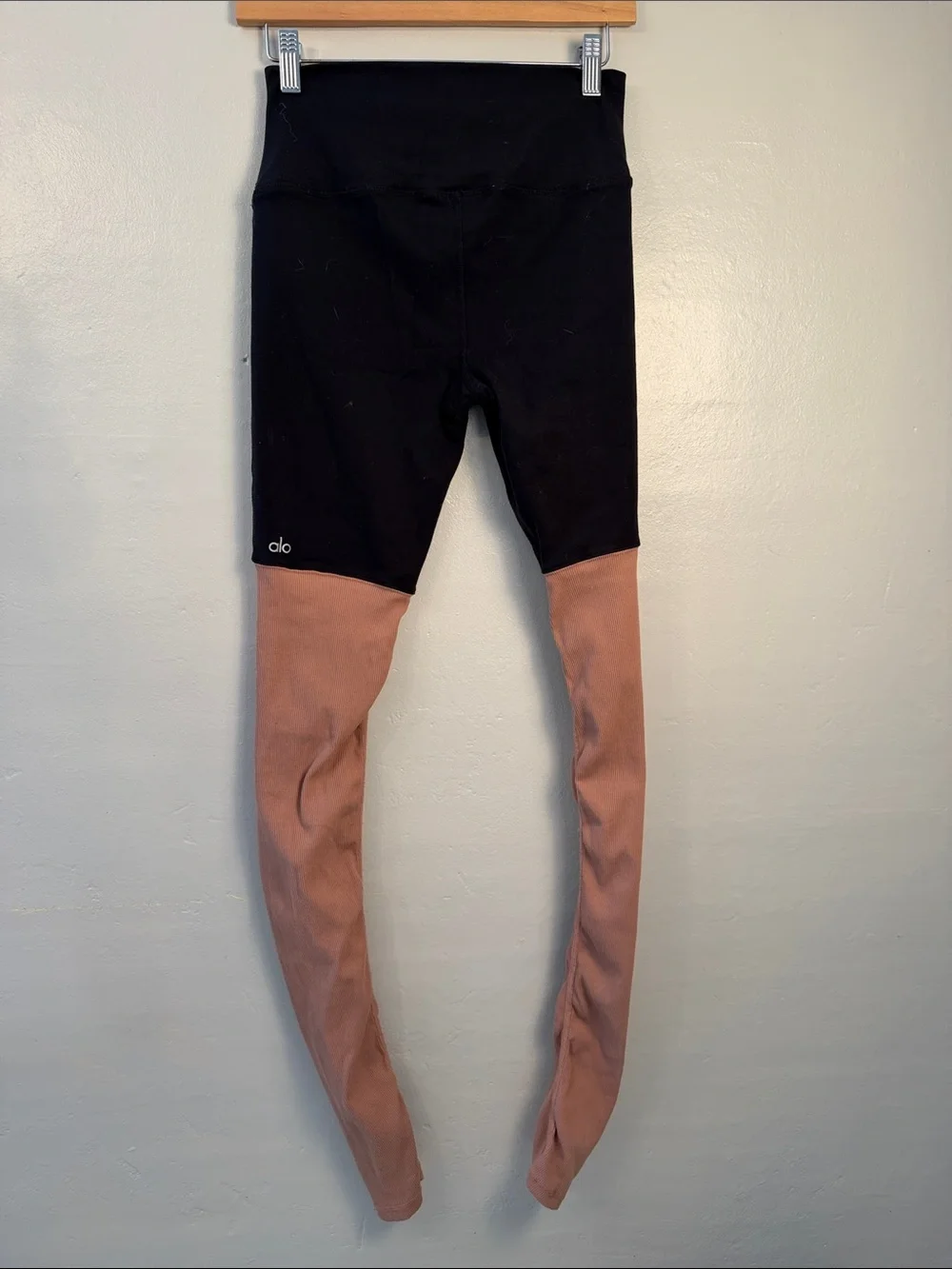 Alo Yoga High Waist Goddess Legging Size Medium black with pink leggings
